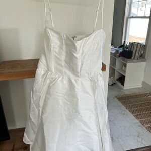 Elegant White Strapless Dress